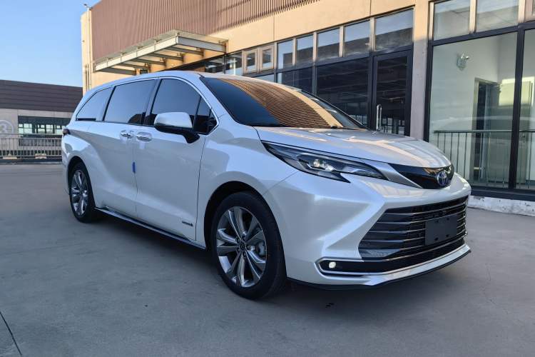 Used Toyota SIENNA 2023 2.5L Hybrid Deluxe Edition Exterior 2