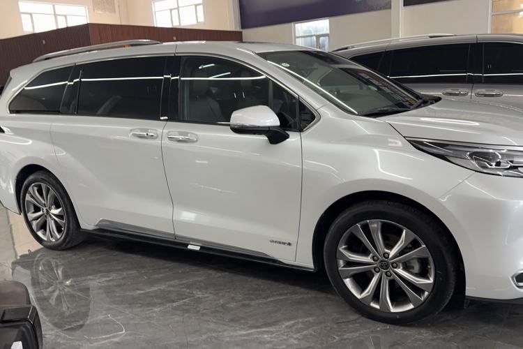 Used Toyota SIENNA 2023 2.5L Hybrid Platinum Edition Exterior 2