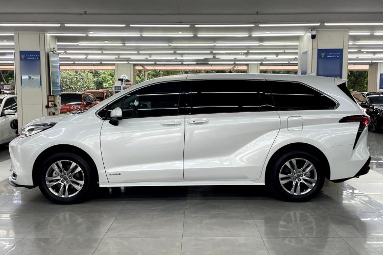 Used Toyota SIENNA 2023 2.5L Hybrid Comfort Edition Exterior 2