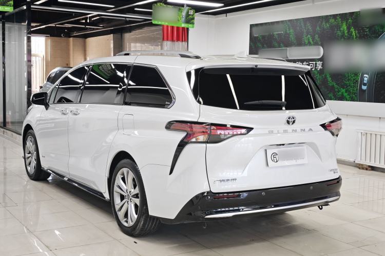 Used Toyota SIENNA 2023 2.5L Hybrid Platinum Edition Exterior 3