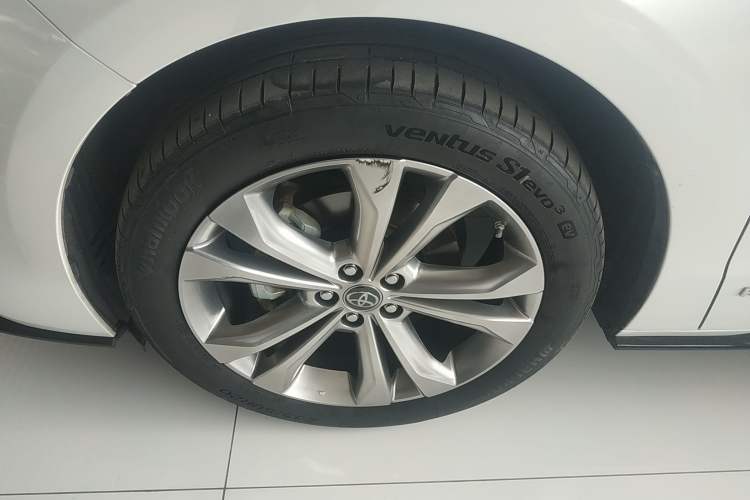 Used Toyota SIENNA 2023 2.5L Hybrid Deluxe Edition Exterior 3