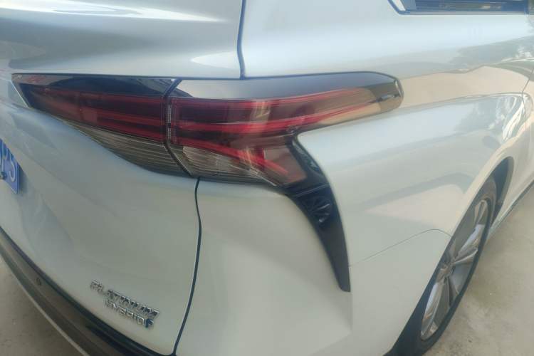 Used Toyota SIENNA 2023 2.5L Hybrid Platinum Edition Exterior 3