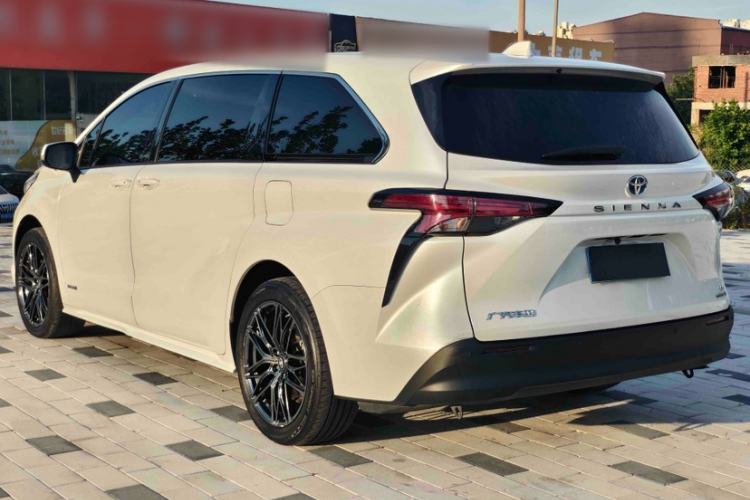 Used Toyota SIENNA 2023 2.5L Hybrid Comfort Edition Exterior 3