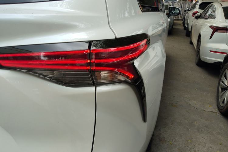 Used Toyota SIENNA 2023 2.5L Hybrid Deluxe Edition Exterior 3