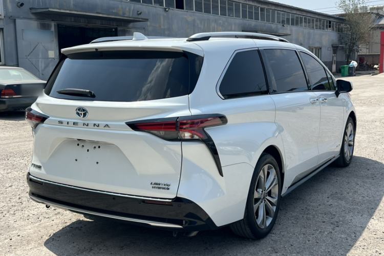 Used Toyota SIENNA 2023 2.5L Hybrid Deluxe Edition Exterior 3