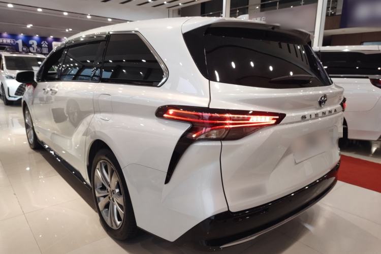 Used Toyota SIENNA 2023 2.5L Hybrid Deluxe Edition Exterior 3