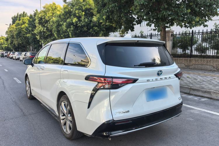 Used Toyota SIENNA 2023 2.5L Hybrid Deluxe Edition Exterior 3