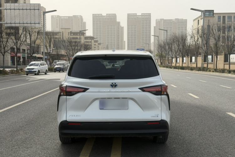 Used Toyota SIENNA 2023 2.5L Hybrid Comfort Edition Exterior 3