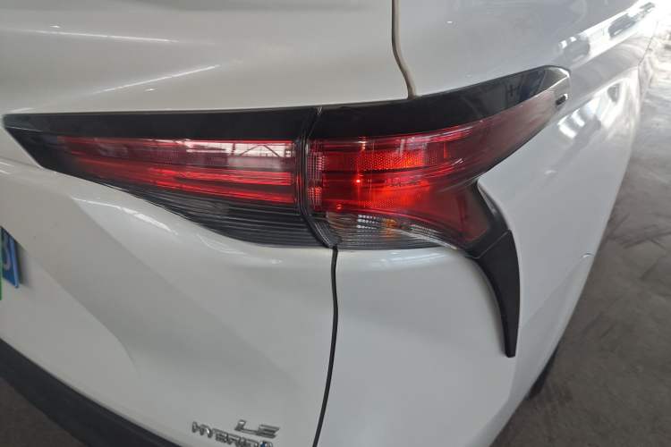 Used Toyota SIENNA 2023 2.5L Hybrid Comfort Edition Exterior 3