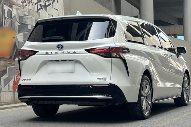 Used Toyota SIENNA 2023 2.5L Hybrid Deluxe Edition Exterior 3