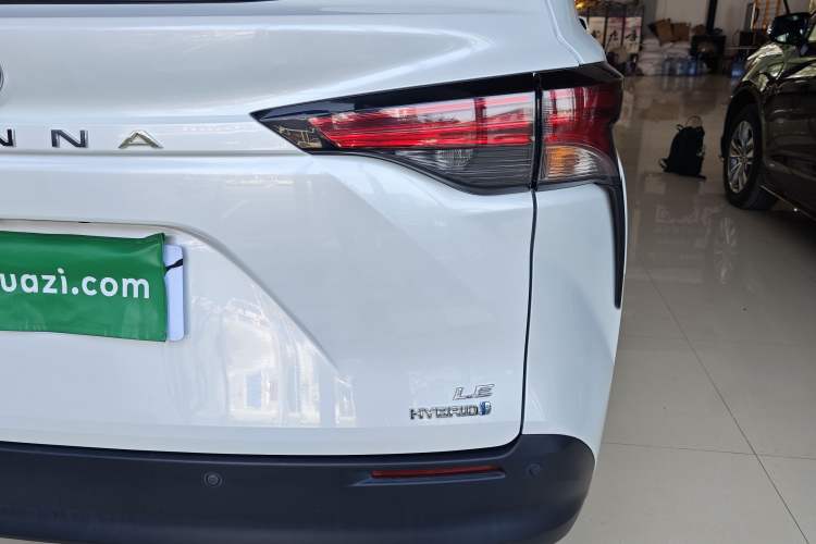 Used Toyota SIENNA 2023 2.5L Hybrid Comfort Edition Exterior 3