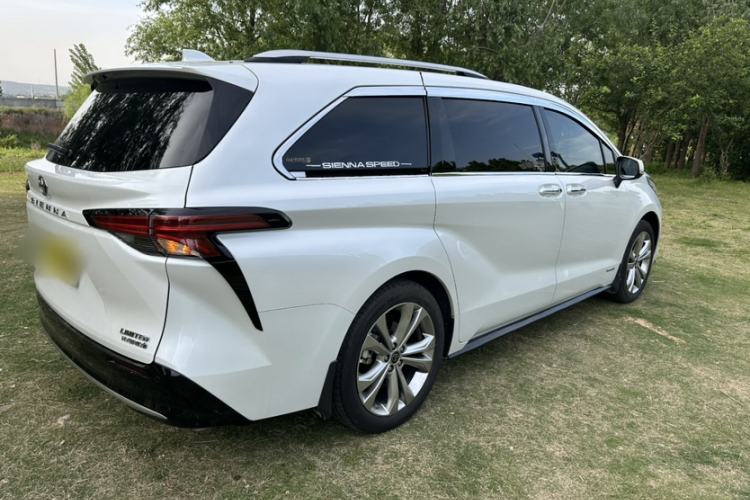 Used Toyota SIENNA 2023 2.5L Hybrid Deluxe Edition Exterior 3