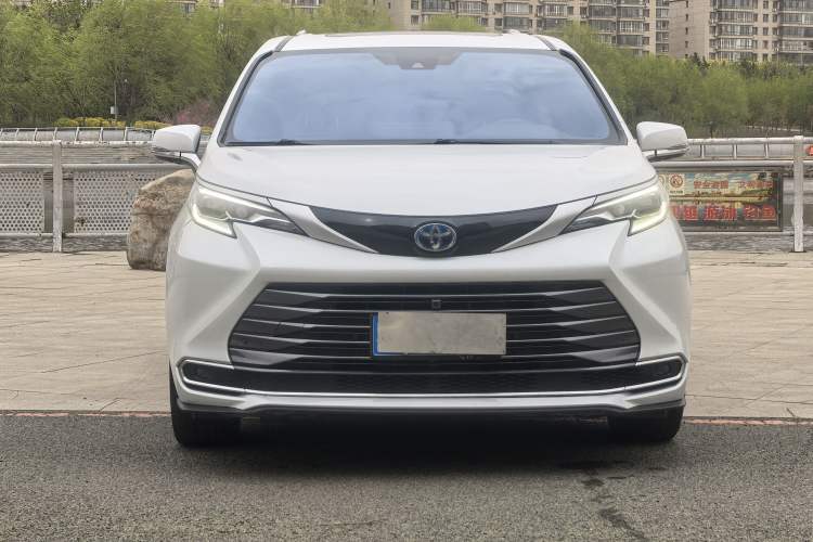 Used Toyota SIENNA 2023 2.5L Hybrid Deluxe Edition Exterior 3
