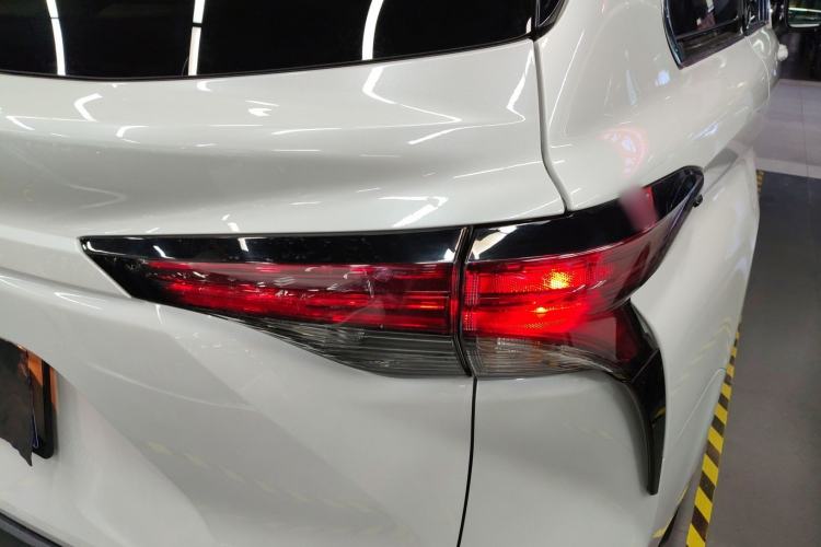 Used Toyota SIENNA 2023 2.5L Hybrid Comfort Edition Exterior 3