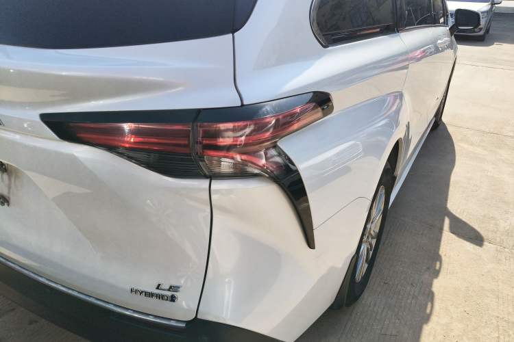 Used Toyota SIENNA 2023 2.5L Hybrid Comfort Edition Exterior 3
