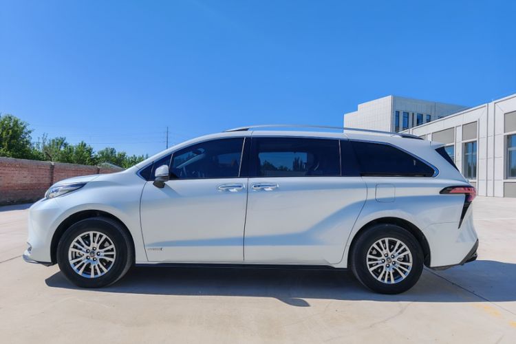 Used Toyota SIENNA 2023 2.5L Hybrid Luxury Edition Exterior 3