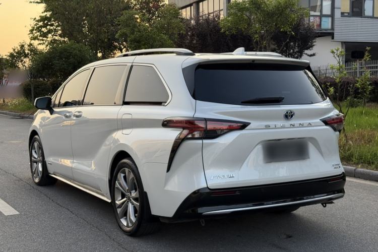 Used Toyota SIENNA 2023 2.5L Hybrid Deluxe Edition Exterior 3