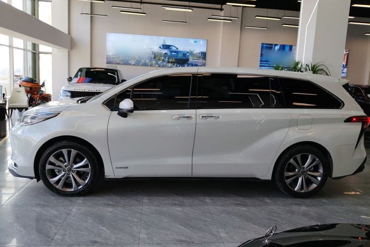 Used Toyota SIENNA 2023 2.5L Hybrid Deluxe Edition Exterior 3