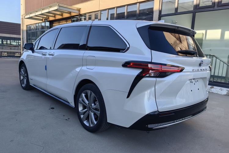 Used Toyota SIENNA 2023 2.5L Hybrid Deluxe Edition Exterior 3