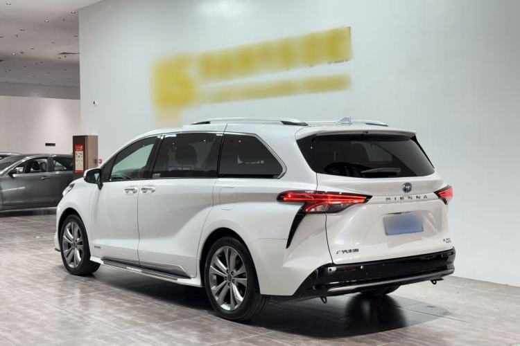 Used Toyota SIENNA 2023 2.5L Hybrid Platinum Edition Exterior 4