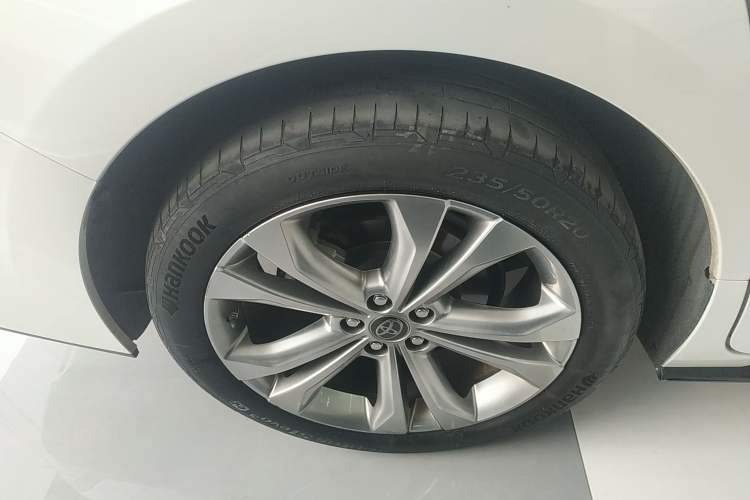Used Toyota SIENNA 2023 2.5L Hybrid Deluxe Edition Exterior 4