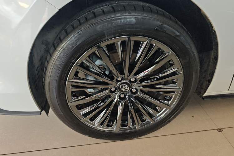 Used Toyota SIENNA 2023 2.5L Hybrid Deluxe Edition Exterior 4