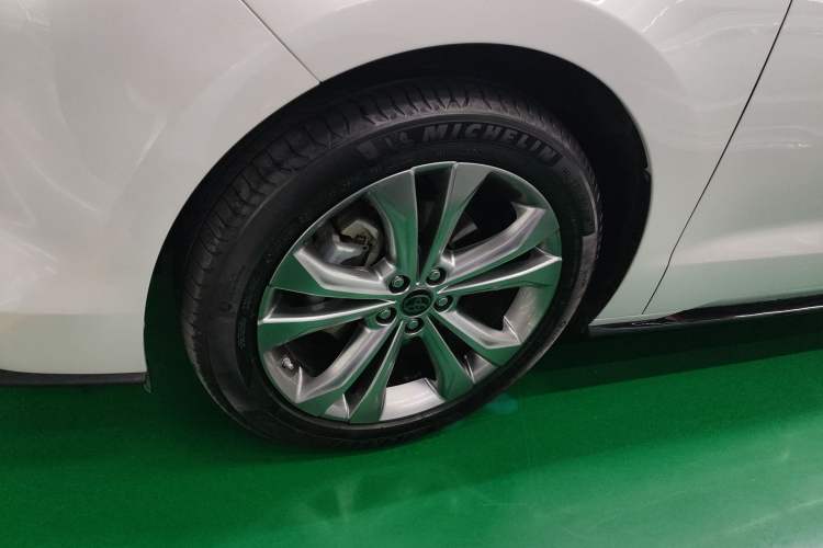 Used Toyota SIENNA 2023 2.5L Hybrid Deluxe Edition Exterior 4