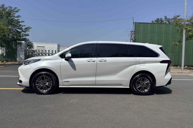 Used Toyota SIENNA 2023 2.5L Hybrid Comfort Edition Exterior 4
