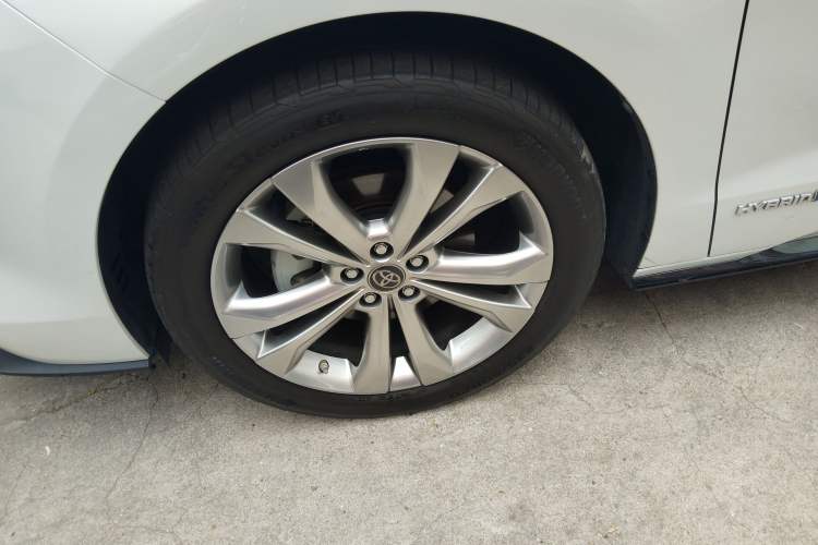Used Toyota SIENNA 2023 2.5L Hybrid Deluxe Edition Exterior 4