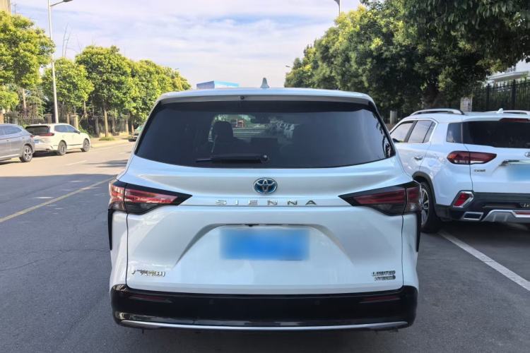 Used Toyota SIENNA 2023 2.5L Hybrid Deluxe Edition Exterior 4