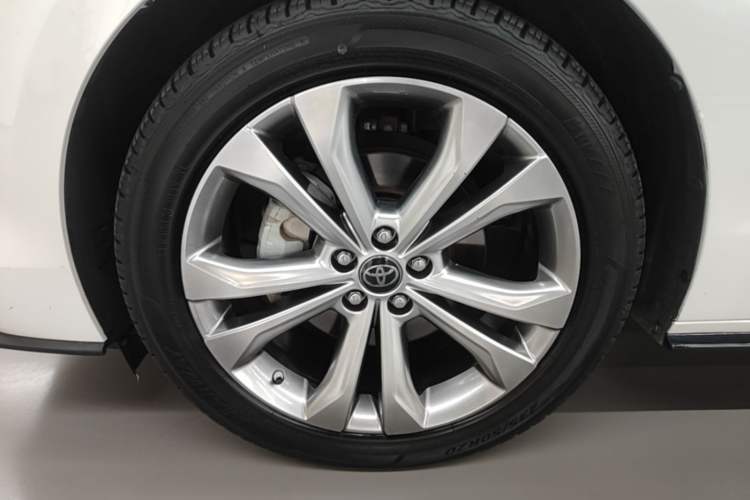 Used Toyota SIENNA 2023 2.5L Hybrid Deluxe Edition Exterior 4