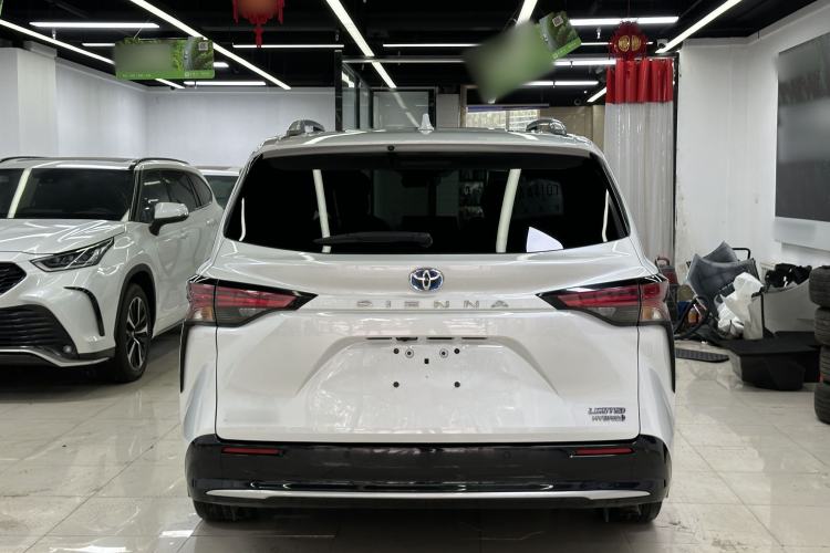 Used Toyota SIENNA 2023 2.5L Hybrid Deluxe Edition Exterior 4