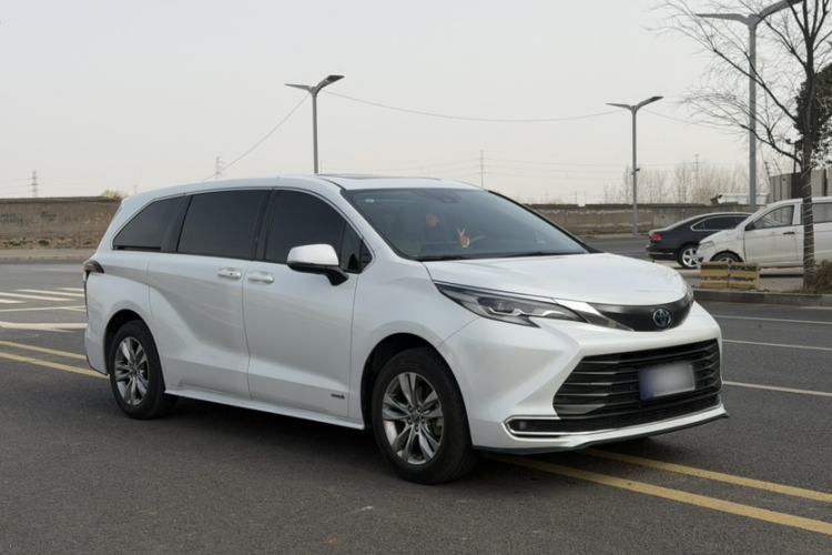 Used Toyota SIENNA 2023 2.5L Hybrid Comfort Edition Exterior 4
