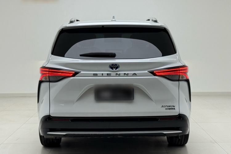 Used Toyota SIENNA 2023 2.5L Hybrid Platinum Edition Exterior 4