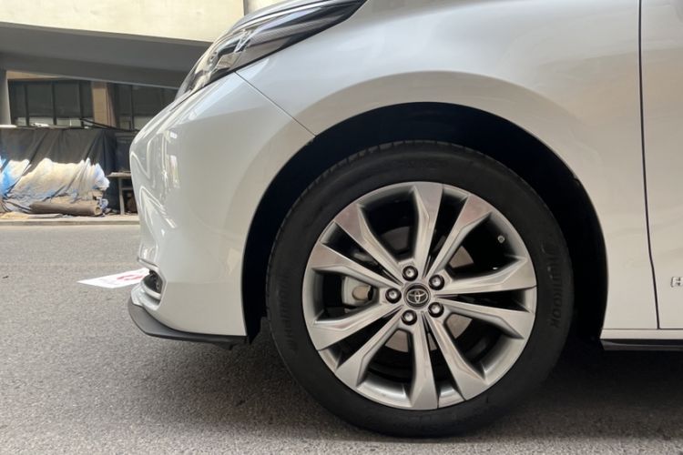 Used Toyota SIENNA 2023 2.5L Hybrid Deluxe Edition Exterior 4