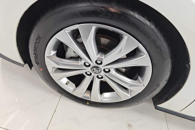 Used Toyota SIENNA 2023 2.5L Hybrid Deluxe Edition Exterior 4