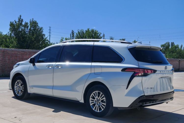 Used Toyota SIENNA 2023 2.5L Hybrid Luxury Edition Exterior 4