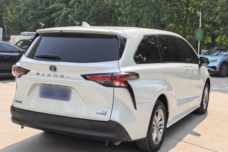 Used Toyota SIENNA 2023 2.5L Hybrid Comfort Edition Exterior 4