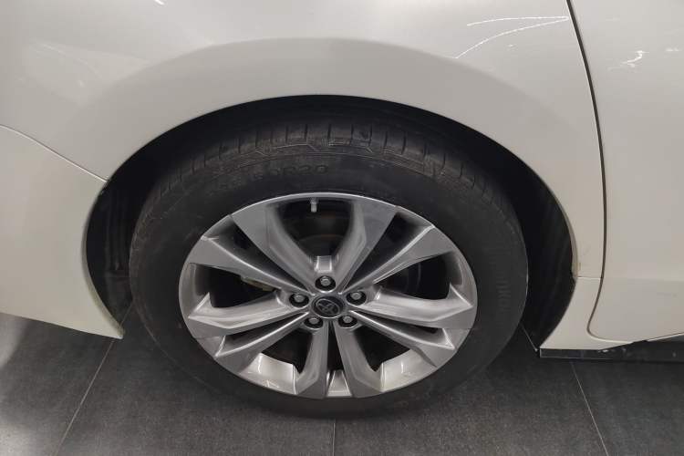 Used Toyota SIENNA 2023 2.5L Hybrid Platinum Edition Exterior 4