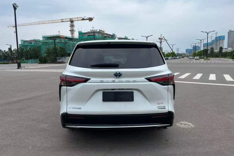 Used Toyota SIENNA 2023 2.5L Hybrid Deluxe Edition Exterior 4