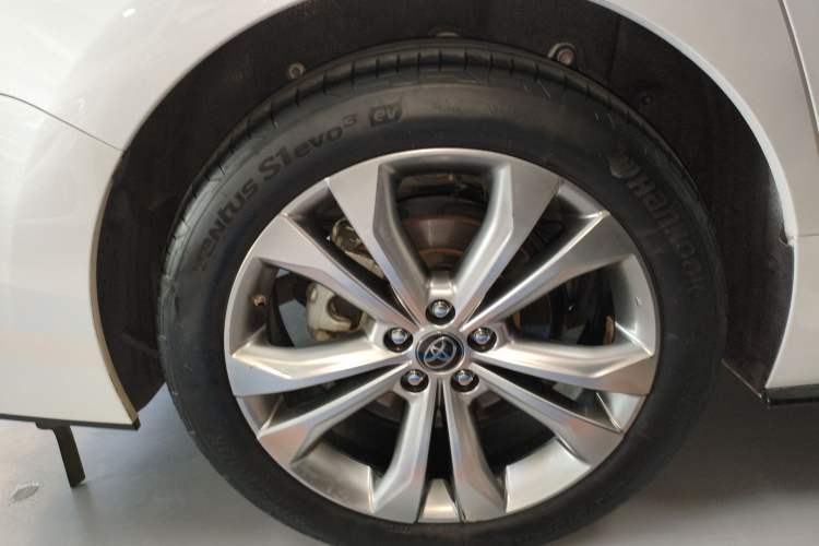 Used Toyota SIENNA 2023 2.5L Hybrid Platinum Edition Exterior 5