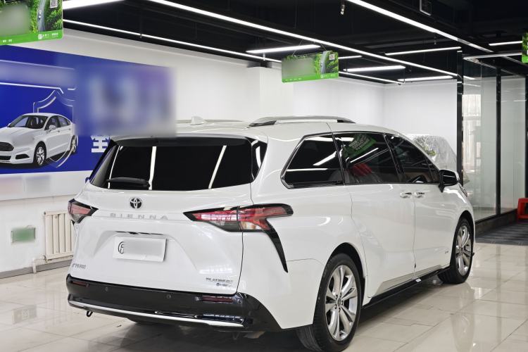 Used Toyota SIENNA 2023 2.5L Hybrid Platinum Edition Exterior 5