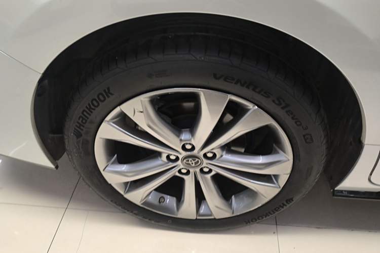 Used Toyota SIENNA 2023 2.5L Hybrid Deluxe Edition Exterior 5