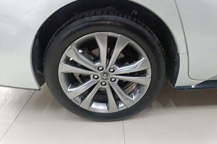 Used Toyota SIENNA 2023 2.5L Hybrid Deluxe Edition Exterior 5