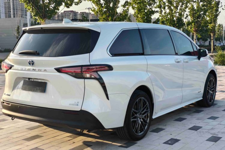 Used Toyota SIENNA 2023 2.5L Hybrid Comfort Edition Exterior 5