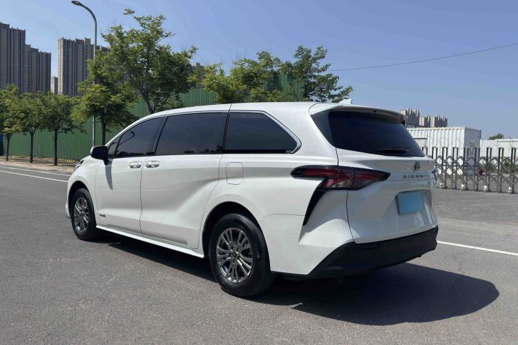 Used Toyota SIENNA 2023 2.5L Hybrid Comfort Edition Exterior 5