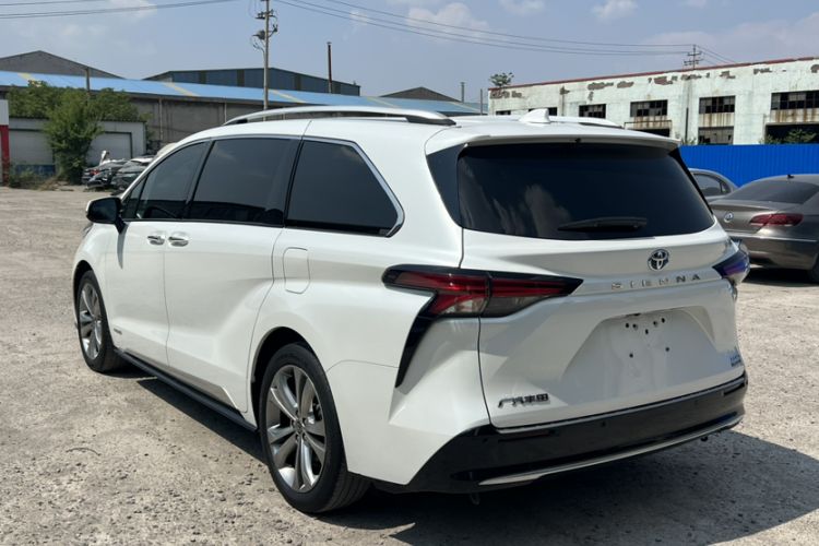 Used Toyota SIENNA 2023 2.5L Hybrid Deluxe Edition Exterior 5