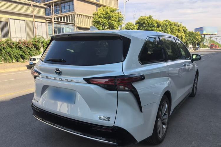 Used Toyota SIENNA 2023 2.5L Hybrid Deluxe Edition Exterior 5