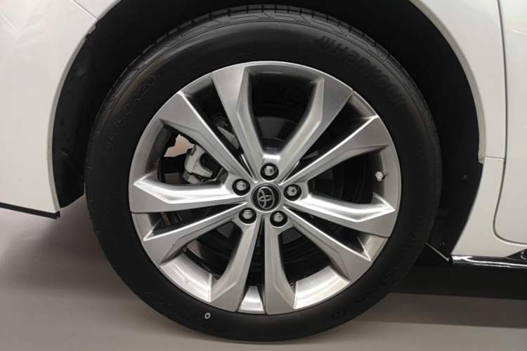 Used Toyota SIENNA 2023 2.5L Hybrid Deluxe Edition Exterior 5