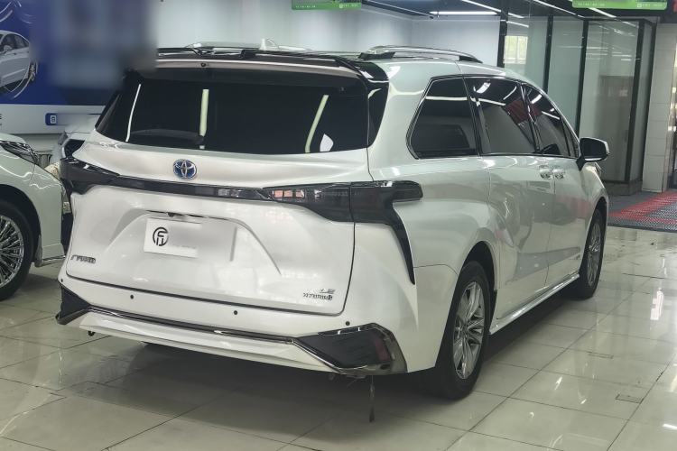 Used Toyota SIENNA 2023 2.5L Hybrid Comfort Edition Exterior 5